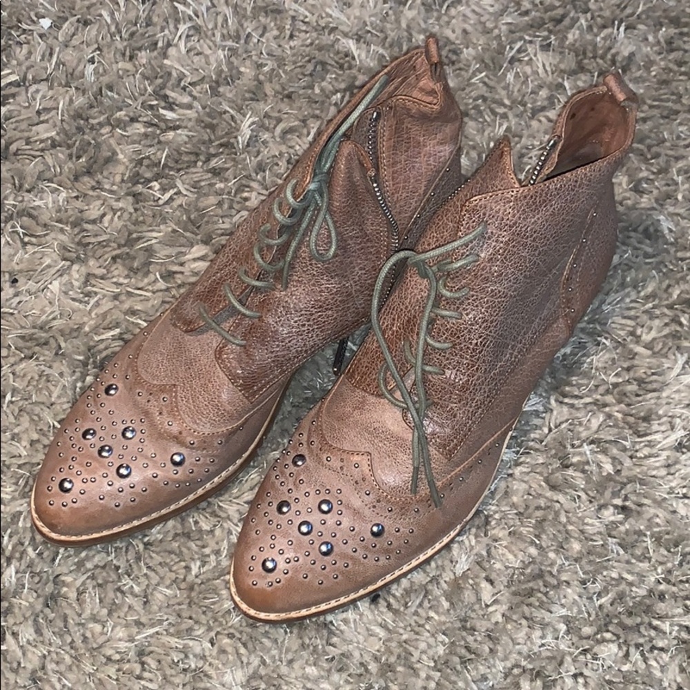 Like new Donald Pliner studded booties s 8 1/2